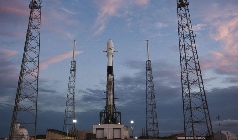SpaceX запустила ракету-носитель с коммерческими спутниками
