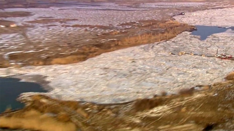 Туркменские военные подорвали лед на Амударье просроченной взрывчаткой. В результате ледяной поток снес мост   