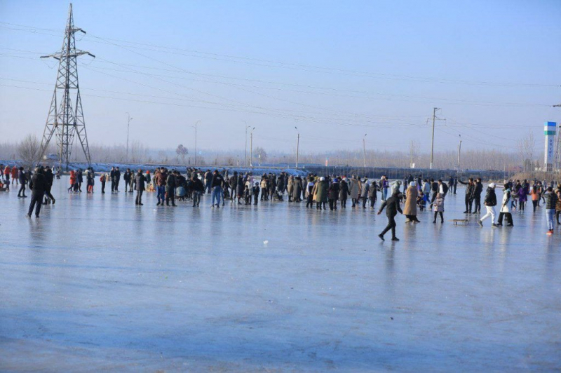 Узбекистанцев попросили не выезжать на автомобилях на лед замерзших водоемов 