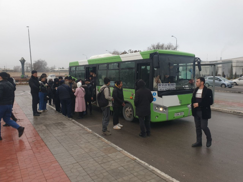 Надземная кольцевая ветка метро сегодня закрыта. Власти запустили вместо нее автобусы 