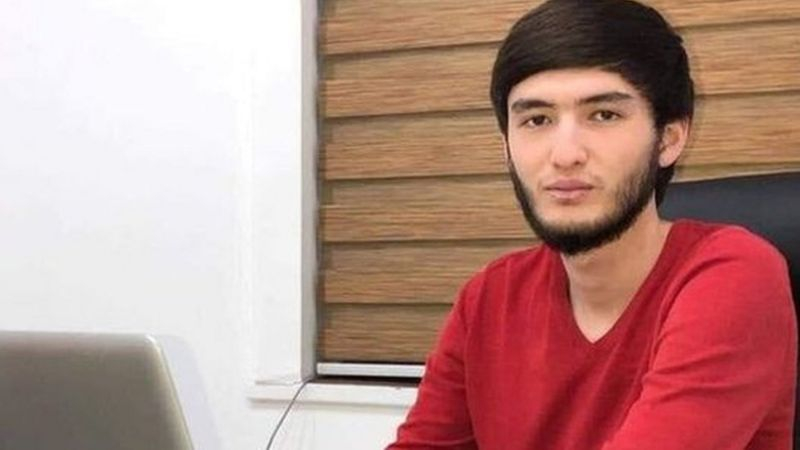 Студенту, которого осудили за отправку друзьям религиозной песни, заменили пять лет тюрьмы на условный срок