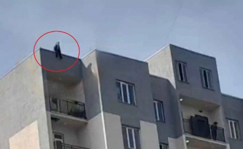 Стали известны подробности инцидента с девочкой, которая пыталась покончить с собой, прыгнув с крыши 16-этажного дома   