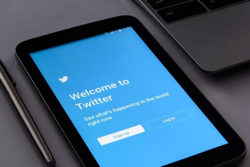 Привычную «птичку» на логотипе Twitter изменят