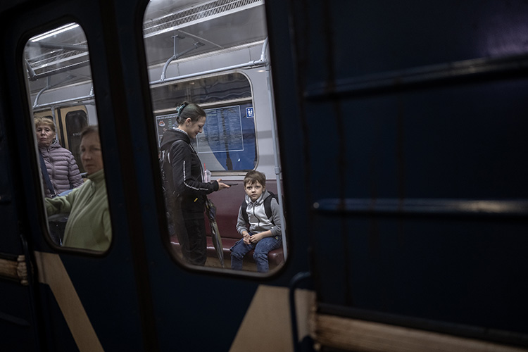 В Харькове школьников обучают в метро (фото)