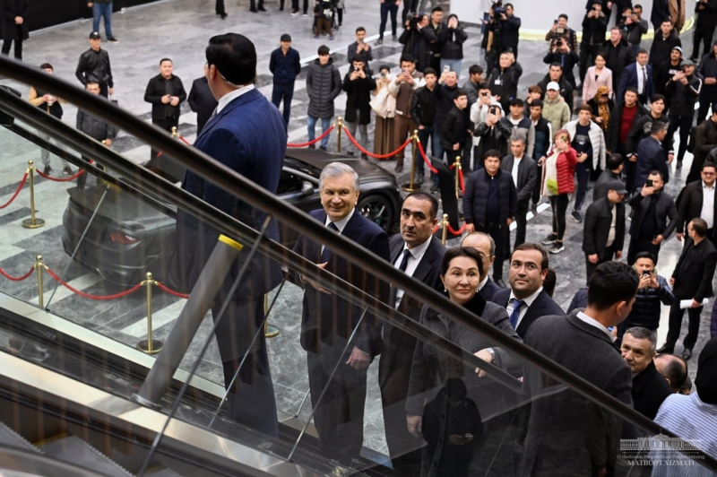 Президент побывал в новом Tashkent City Mall. Видео