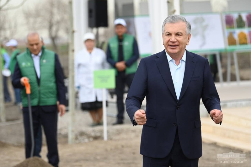 Шавкат Мирзиёев посадил дерево в «Парке молодежи» — видео