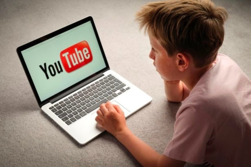 YouTube покажет вам белую страницу, если у вас нет аккаунта