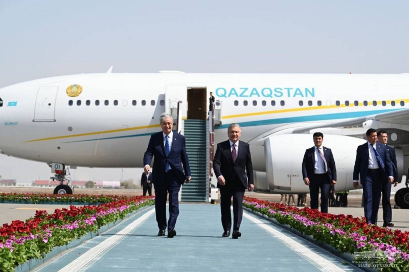 Президент Казахстана прибыл в Узбекистан с рабочим визитом