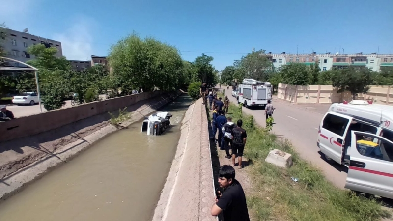 Damas под управлением нетрезвого водителя вылетел в канал. Видео