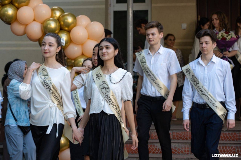 «Последний звонок» прозвенел в школах Узбекистана – фоторепортаж