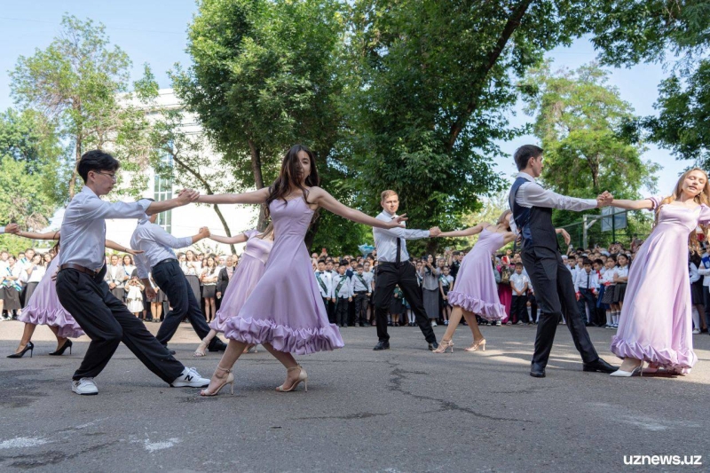 «Последний звонок» прозвенел в школах Узбекистана – фоторепортаж