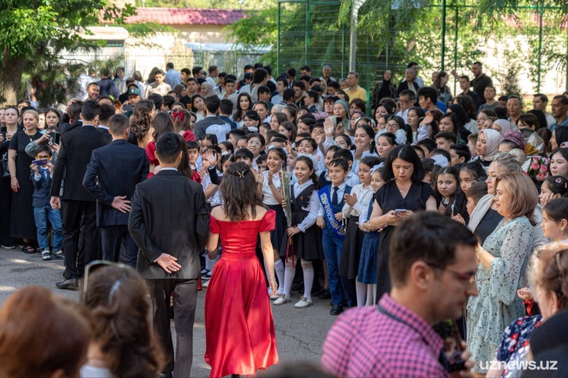 «Последний звонок» прозвенел в школах Узбекистана – фоторепортаж