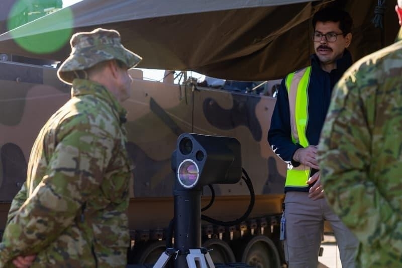 Австралийцы успешно тестируют мобильный противодроновый лазер