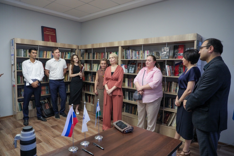 Библиотеку поэта и журналиста Владимира Медведовского передали в дар ВГИКу в Ташкенте