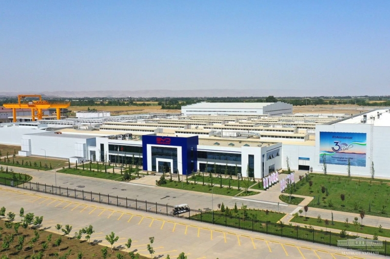 BYD планирует производить в Узбекистане батареи и электробусы