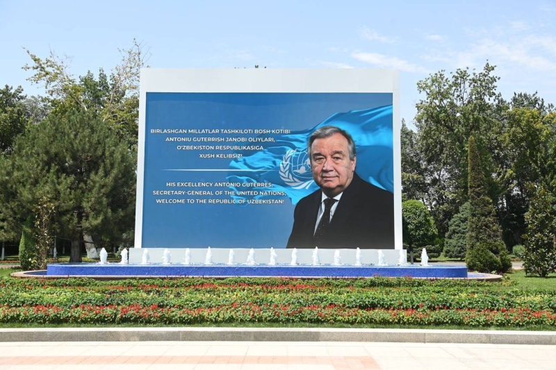 Генсек ООН Антониу Гутерриш прилетел в Узбекистан