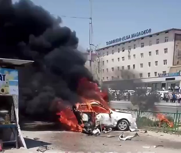 В Ферганской области из-за взрыва газового баллона на автомобиле погиб человек. Видео