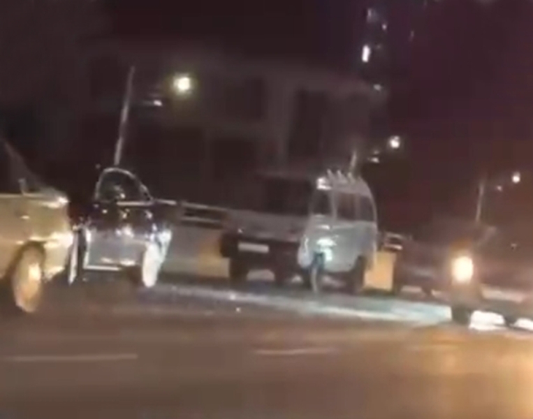 В Ташкенте в аварии с участием трех автомобилей погиб человек. Видео