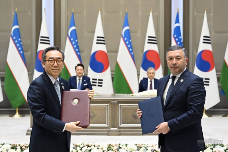 Закупка поездов Hyundai Rotem и сотрудничество в рамках ВТО. Какие документы подписали Узбекистан и Южная Корея в ходе переговоров