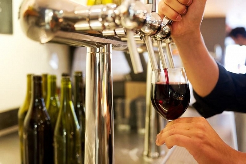 Налоговый комитет обсудит с бизнесом правила маркировки для продажи алкоголя по частям