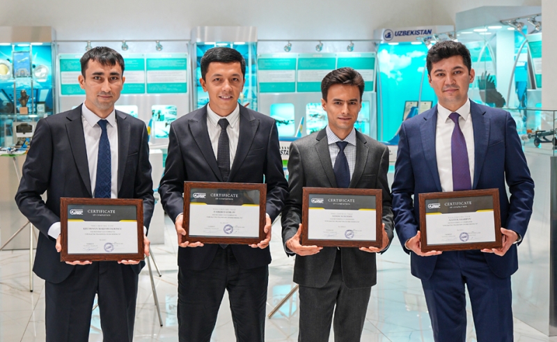 Первые выпускники летной школы Uzbekistan Airways