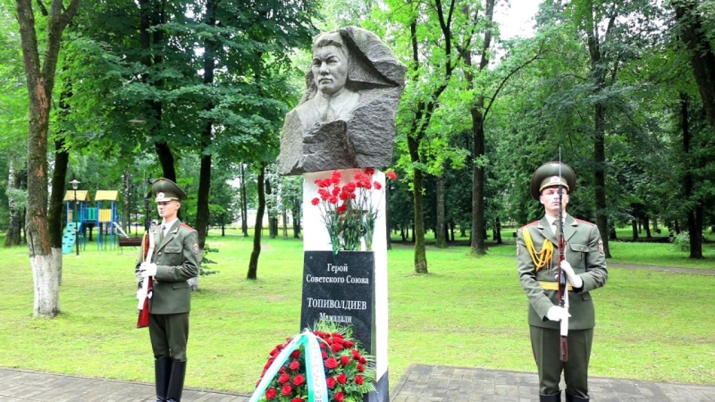 Узбекистанцы приняли участие в параде в честь 80-летия освобождения Минска. Видео