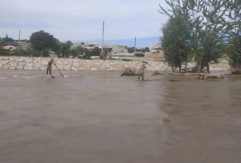 В Андижане нашли тело еще одной женщины, утонувшей во время схода селя в Оше