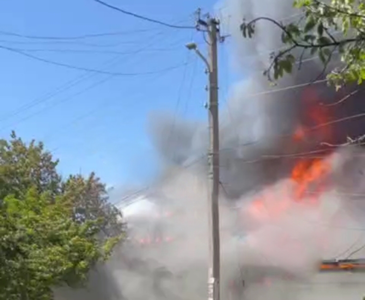В частных домах Шайхантахурского района Ташкента произошел пожар. Видео