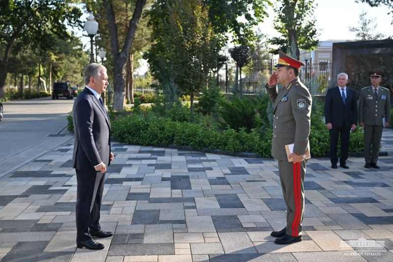 Шавкат Мирзиёев ознакомился с учебным процессом в Университете общественной безопасности — фото