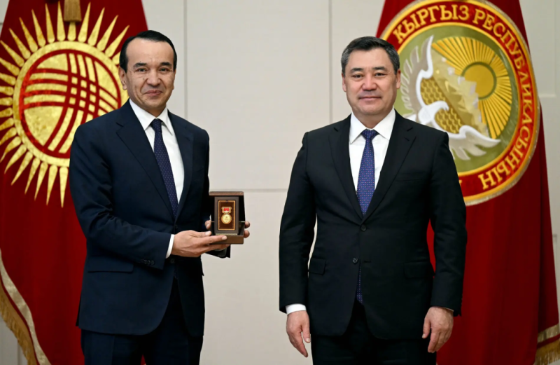 Глава Минкульта Озодбек Назарбеков получил звание «Народный артист Кыргызстана»