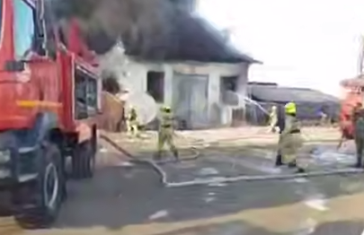 В пожаре на предприятии в Фергане погиб человек. Видео