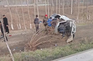 В Андижанской области столкнулись два автомобиля. Есть пострадавший. Видео