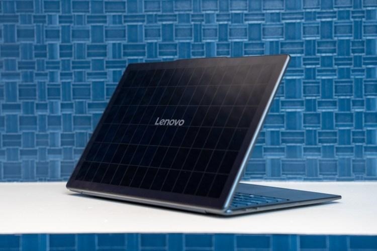 Ноутбук Lenovo Yoga Solar заряжается без розетки в яркие солнечные дни