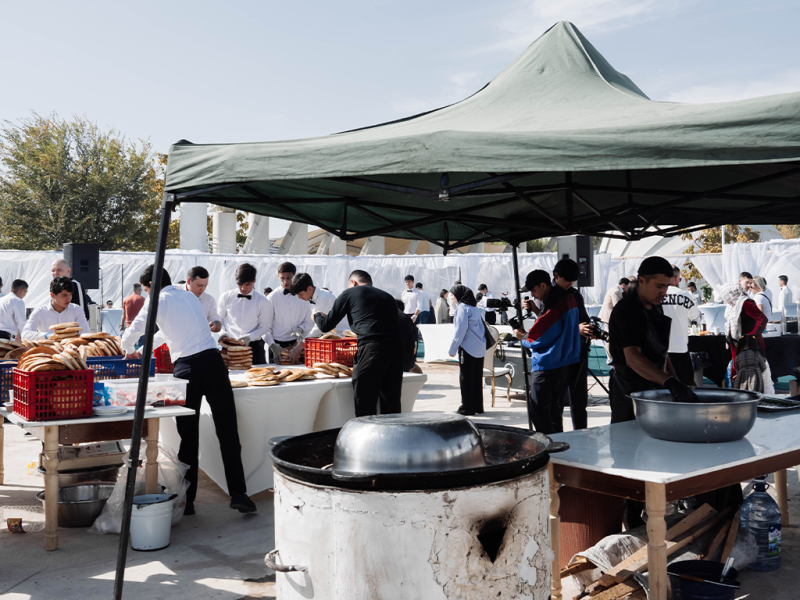 Пятьсот новых деревьев в парке Ашхабад. Hayot Bank продолжает зеленую миссию