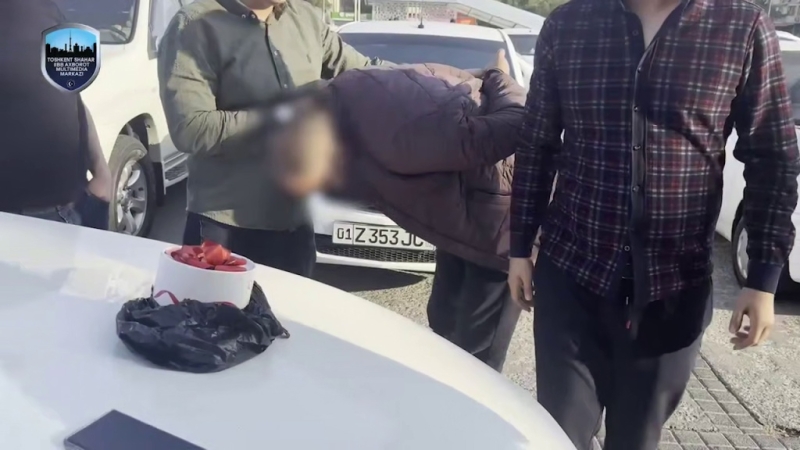 «Конфеты с сюрпризом». В Ташкенте задержали наркодилера с необычной коробкой из-под Raffaello. Видео.
