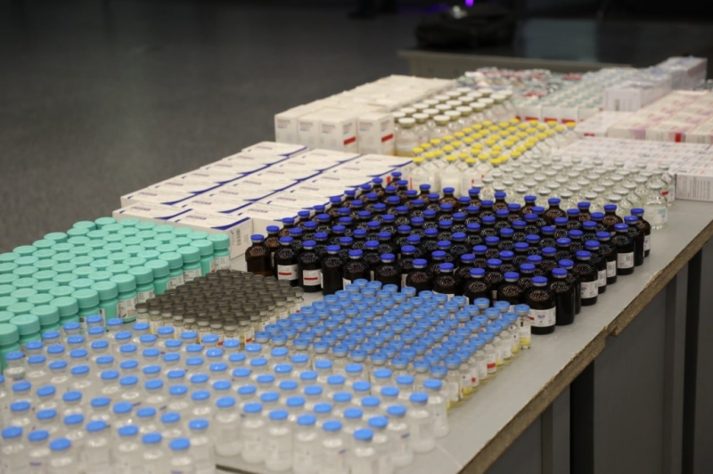 Контрабандист переоделся в паломника и пытался ввезти в Узбекистан «левые» лекарства из Индии