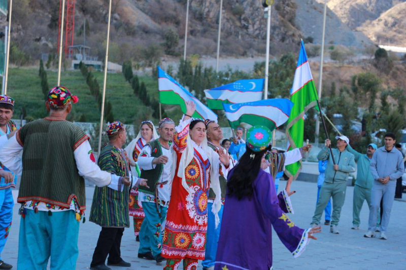 В Узбекистане стартовала 10-дневная эстафета в честь Дня государственного флага