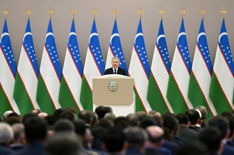 Президент анонсировал строительство 500 километров железных дорог и создание авиационного университета