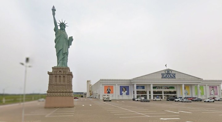 В Бразилии из-за сильного ветра рухнула копия статуи Свободы