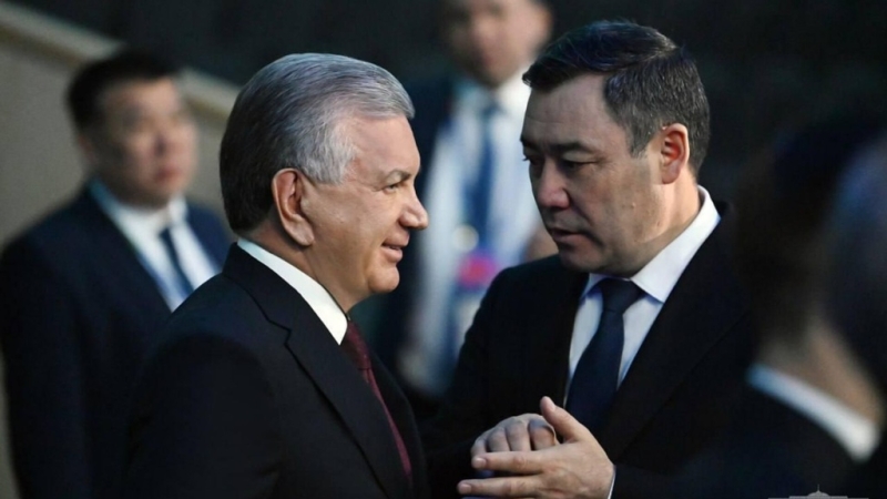 Шавкат Мирзиёев поговорил по телефону с Садыром Жапаровым