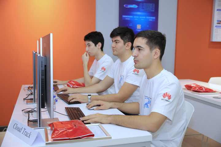 Студенты Узбекистана приняли участие в региональном финале Huawei ICT Competition 2025-2026