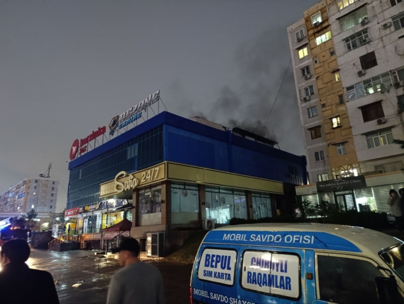 В столице загорелся очередной торговый центр. Видео