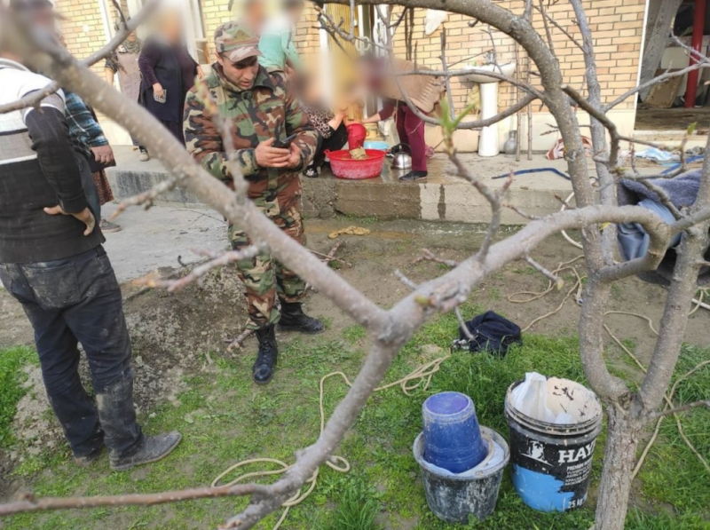 Спасатели МЧС предотвратили гибель малыша, который провалился в яму туалета