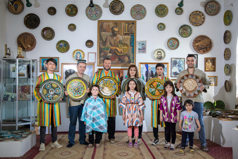 Семья, которая сохранила гиждуванскую керамику: семь поколений мастеров и три ремесла