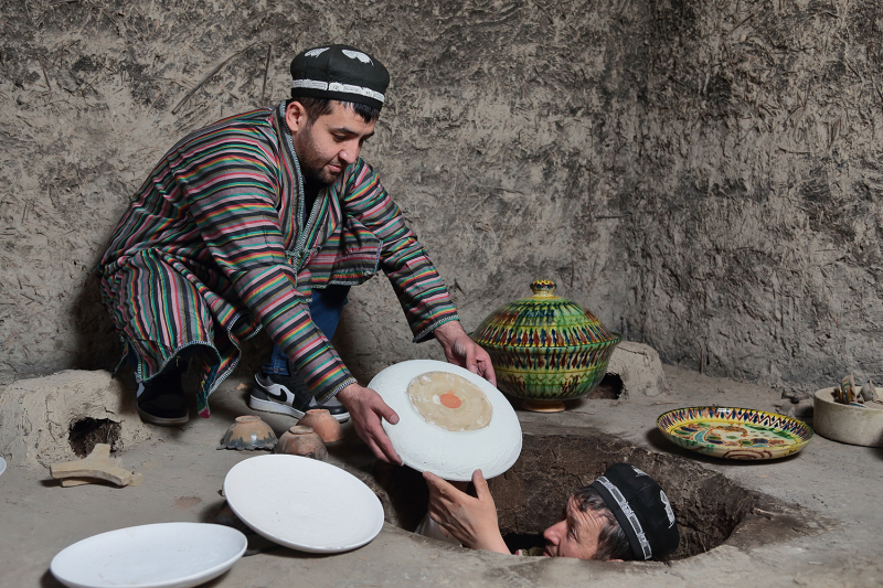 Семья, которая сохранила гиждуванскую керамику: семь поколений мастеров и три ремесла