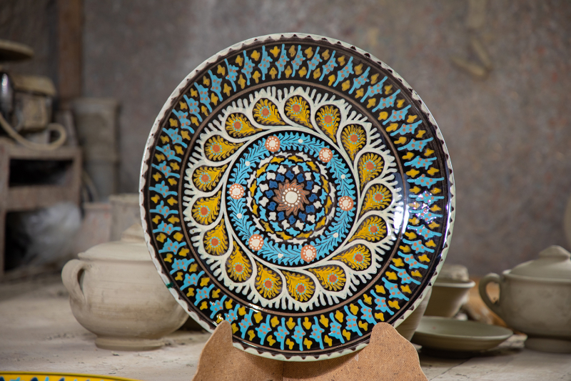 Семья, которая сохранила гиждуванскую керамику: семь поколений мастеров и три ремесла