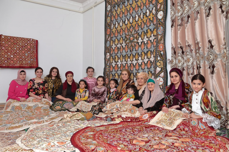 Семья, которая сохранила гиждуванскую керамику: семь поколений мастеров и три ремесла