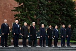 Дань памяти через поколения. Президент Узбекистана побывал на торжествах в честь 9 Мая в Москве
