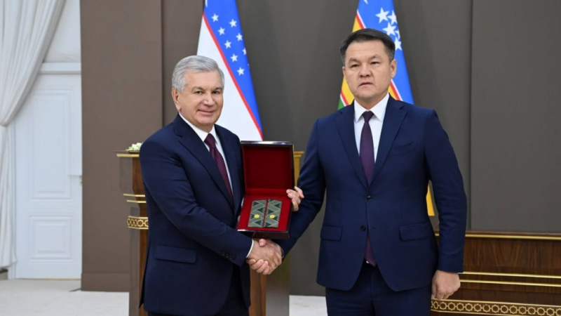 Глава парламента Каракалпакстана получил звание генерал-майора