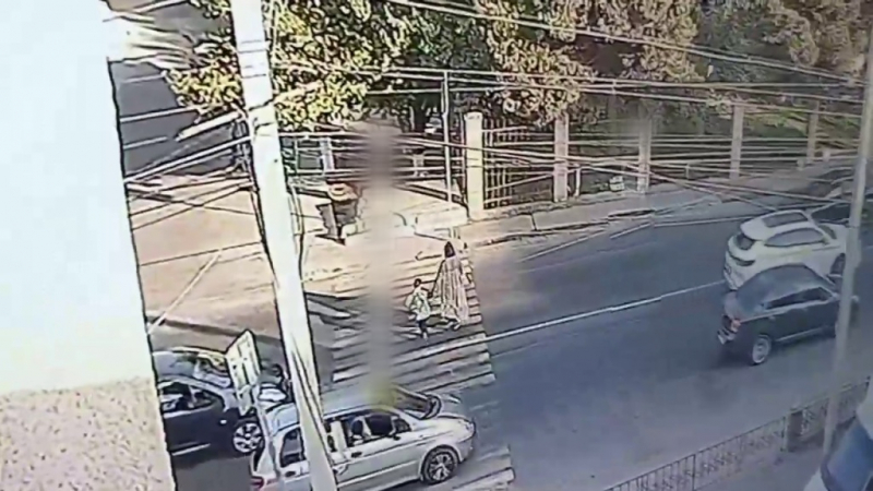 Стали известны подробности наезда на женщину с ребенком в Зангиате